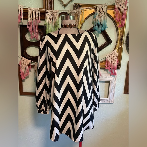 Everly Chevron Long Sleeve Dress - Picture 1 of 6